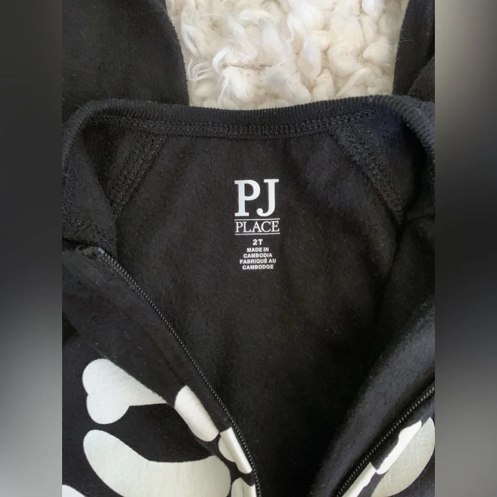 The Children's Place 24 M/ 2T Black Skeleton Glow Footie Fleece Pajamas